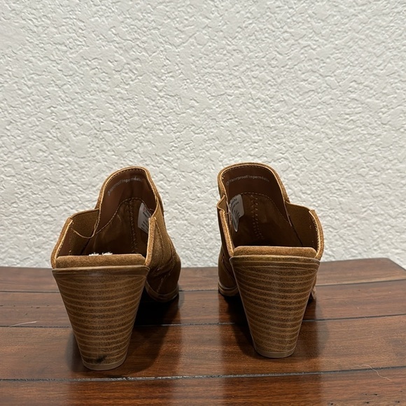 Blondo Nala Suede Cognac Waterproof Mules Size 11 - Picture 5 of 8